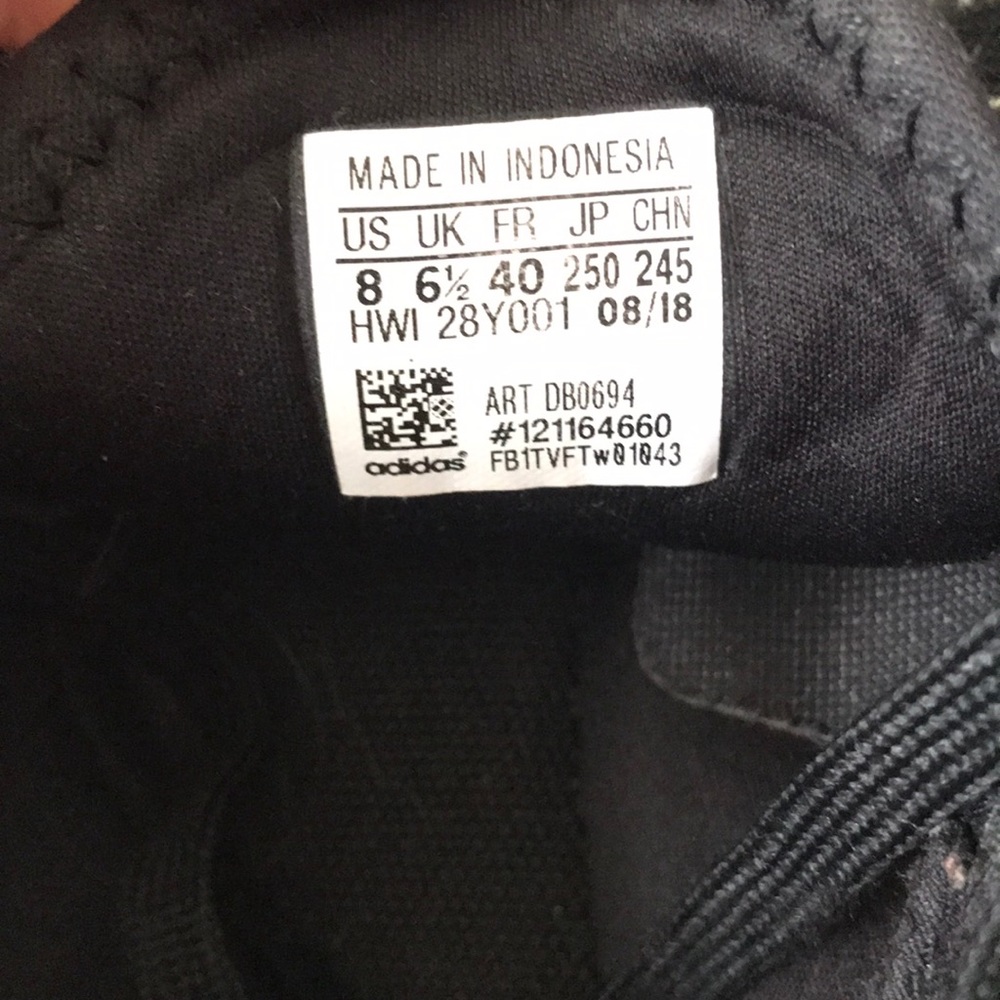 Woman’s black adidas size 8 cloudfoam tennis shoes - Picture 3 of 4